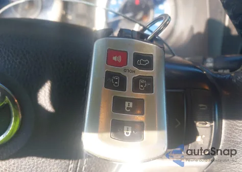 2016 Toyota Sienna Xle 8 Passenger z USA, uszkodzony, nr VIN 5TDYK3DC8GS692468